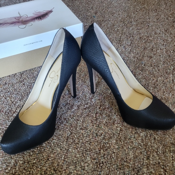 Sassy snakeskin Black Platform Heels - Picture 4 of 5